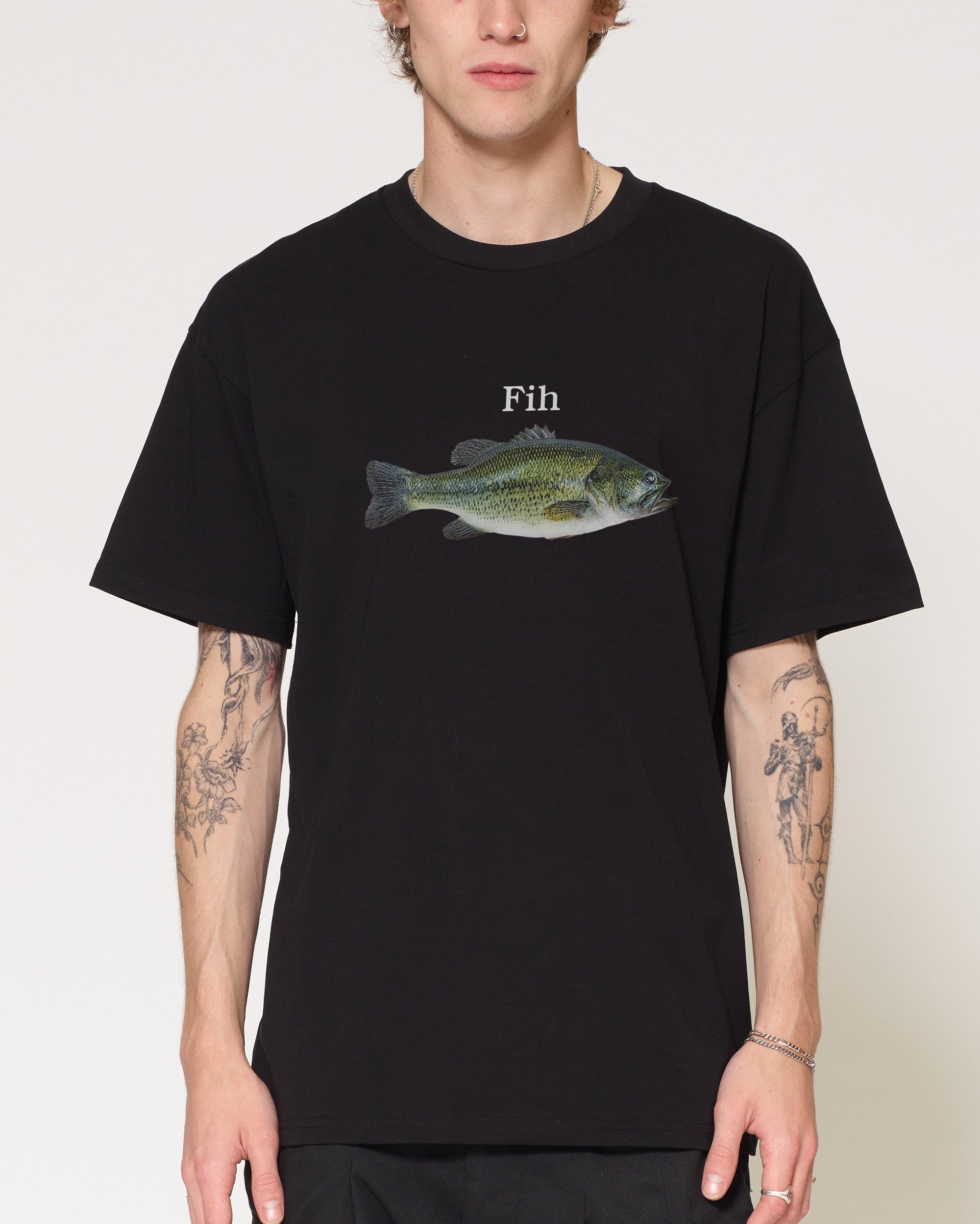 Streetwear Brand Trends - Czarna koszulka z grafiką FIH, motywem